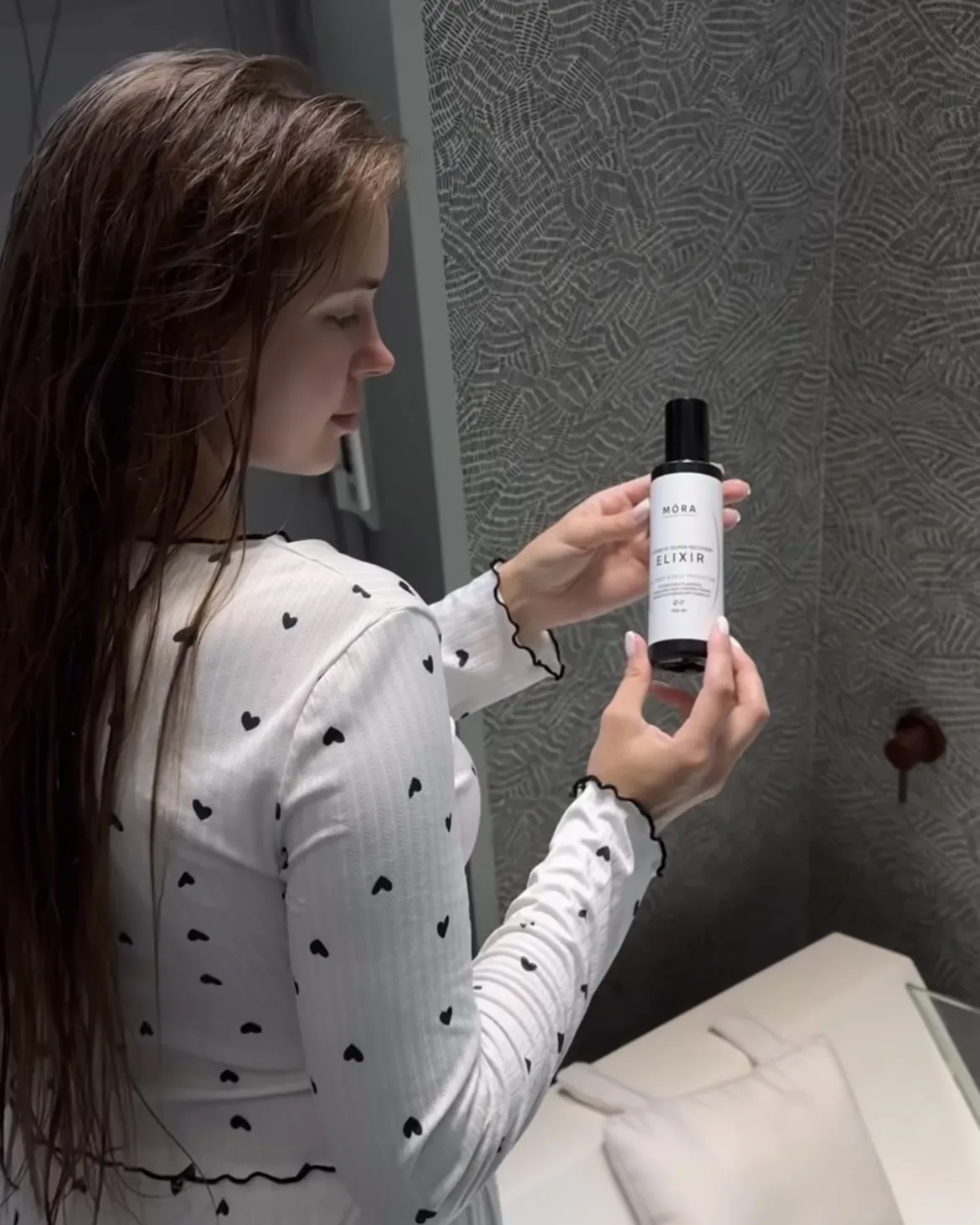 MÓRA Elixir у ванній кімнаті